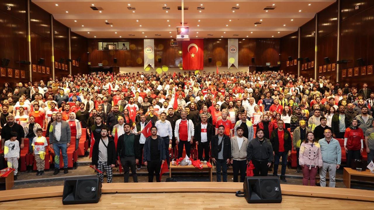 ERÜ'DE MİLLİ MAÇ HEYECANI YAŞANDI