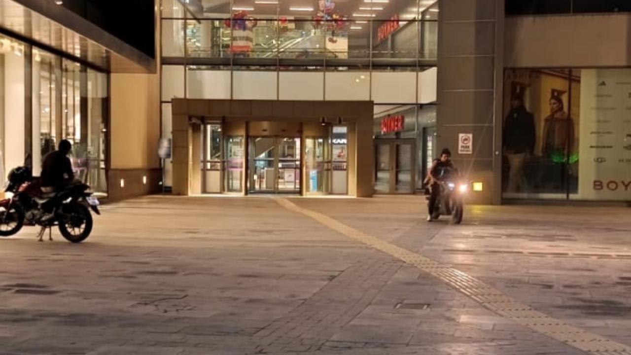 FORUM KAYSERİ ÖNÜNDE BIÇAKLI KAVGA