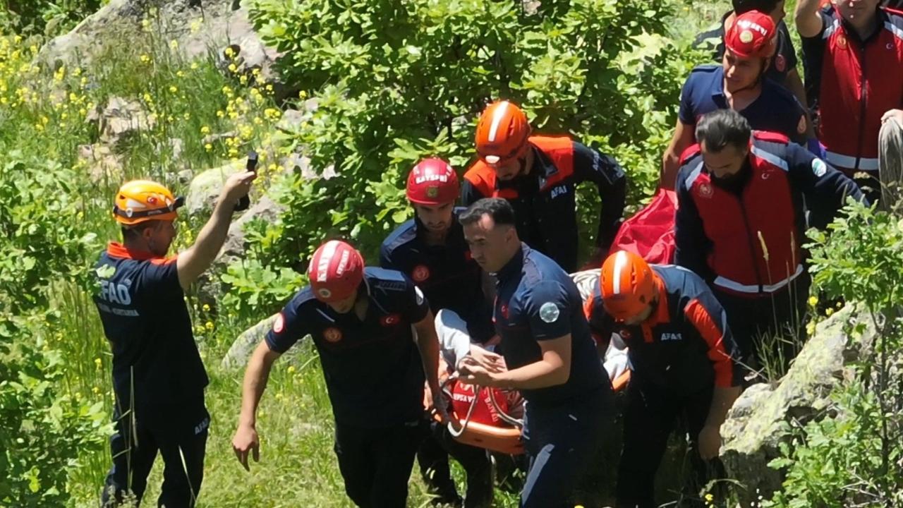 KAYALIKLARDAN DÜŞEN ŞAHIS YARALANDI