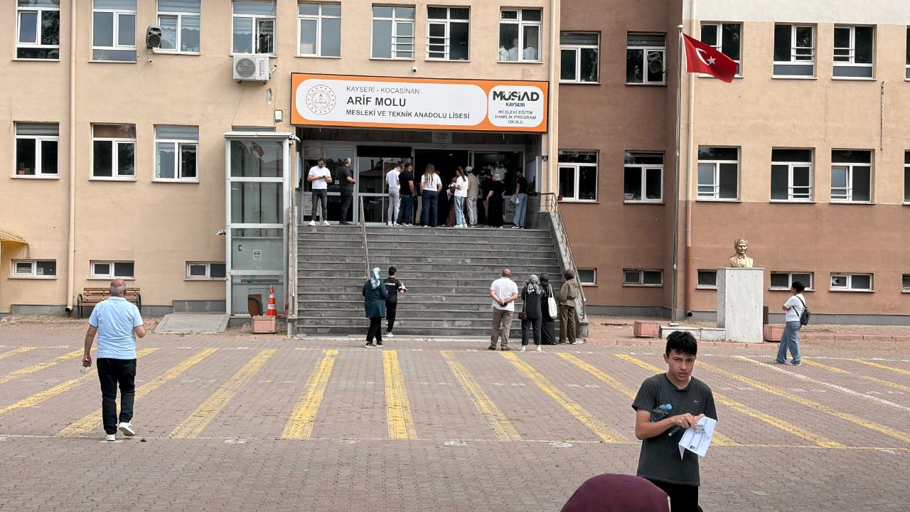 KAYSERİ'DE LGS HEYECANI BAŞLADI