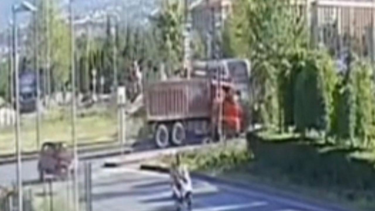 KAZA ANI KAMERADA