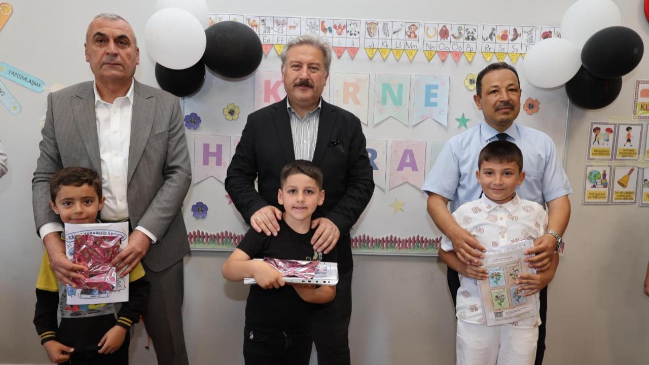 PALANCIOĞLU, ÖĞRENCİLERİN KARNE HEYECANINA ORTAK OLDU