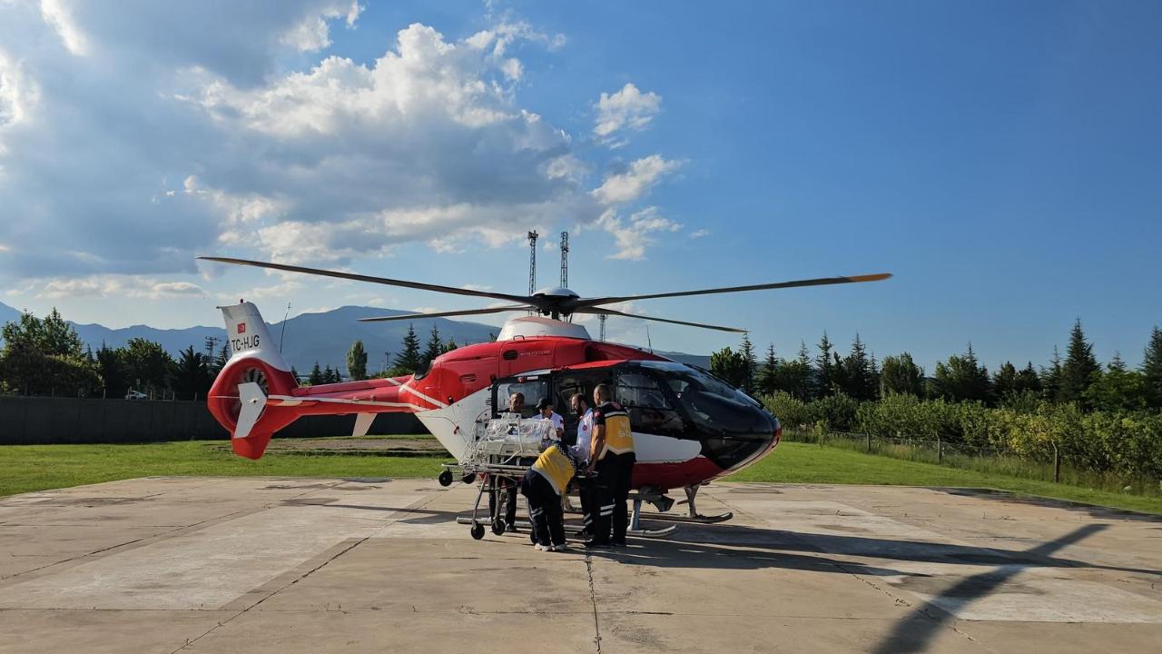 PREMATÜRE İKİZLERDEN BİRİ HELİKOPTER AMBULANSLA NİĞDE'YE NAKLEDİLDİ