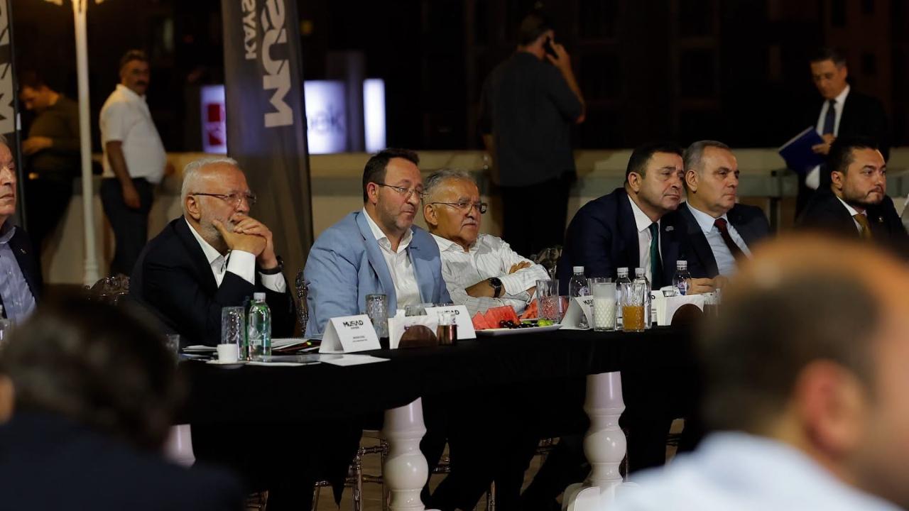 BÜYÜKKILIÇ, SANAYİCİLERLE BİR ARAYA GELDİ