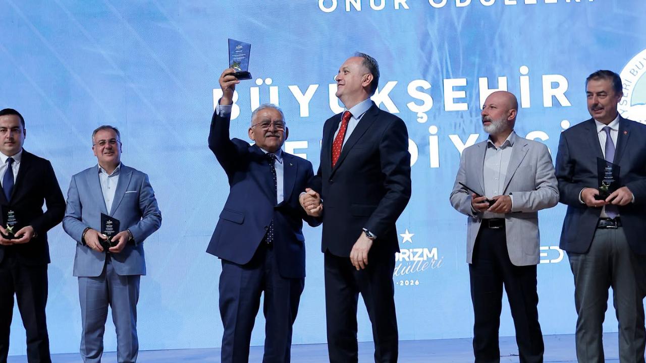 BÜYÜKKILIÇ’A TURİZMDE ÜÇ ANLAMLI ÖDÜL BİRDEN