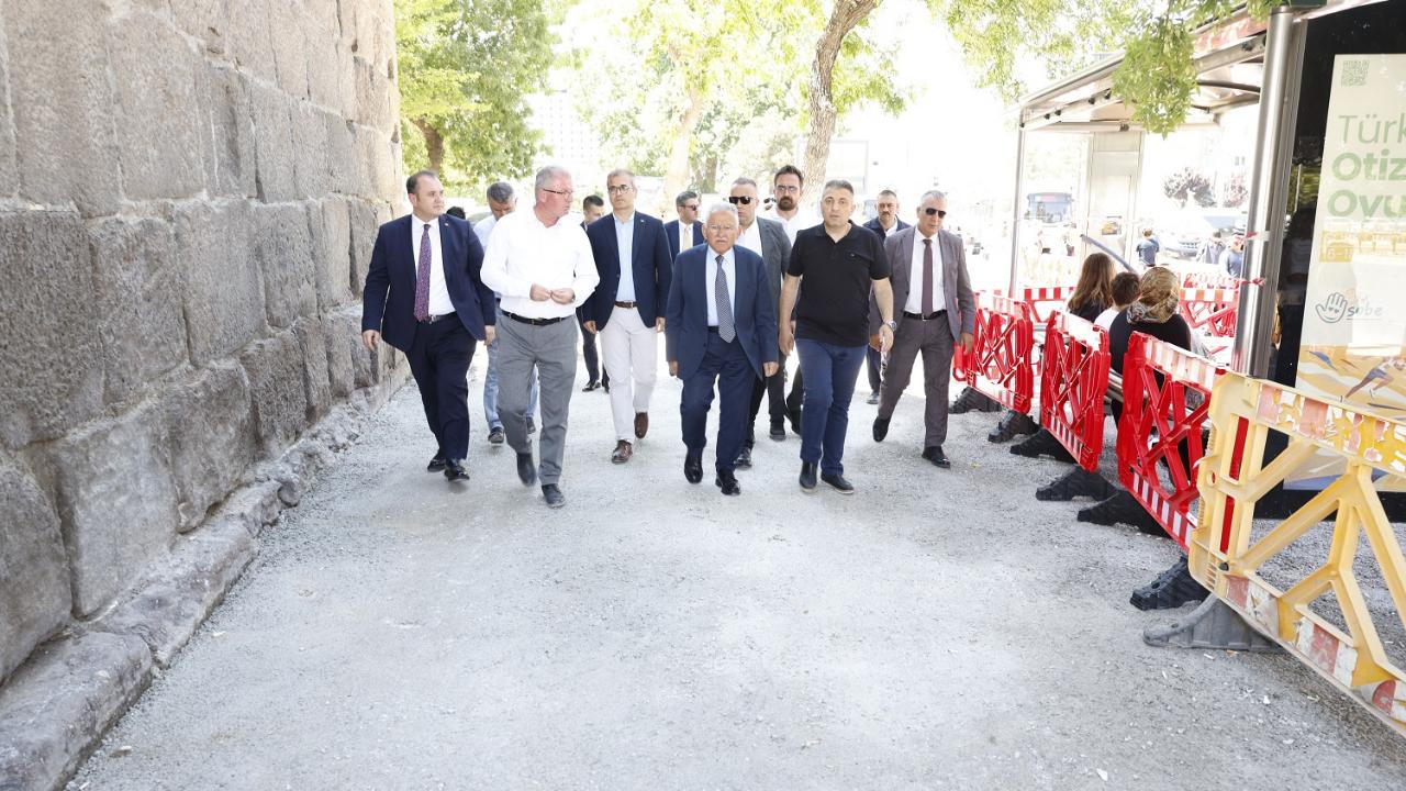 BÜYÜKKILIÇ'TAN CUMHURİYET MEYDANI'NDAKİ BÜYÜK DÖNÜŞÜME YAKIN TAKİP