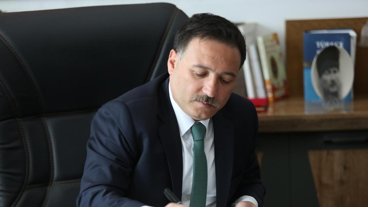 ÇİÇEK: "AZİZ MİLLETİMİZ DÜNYA TARİHİNE ALTIN HARFLERLE YAZILAN BÜYÜK BİR DESTANA İMZA ATMIŞTIR"