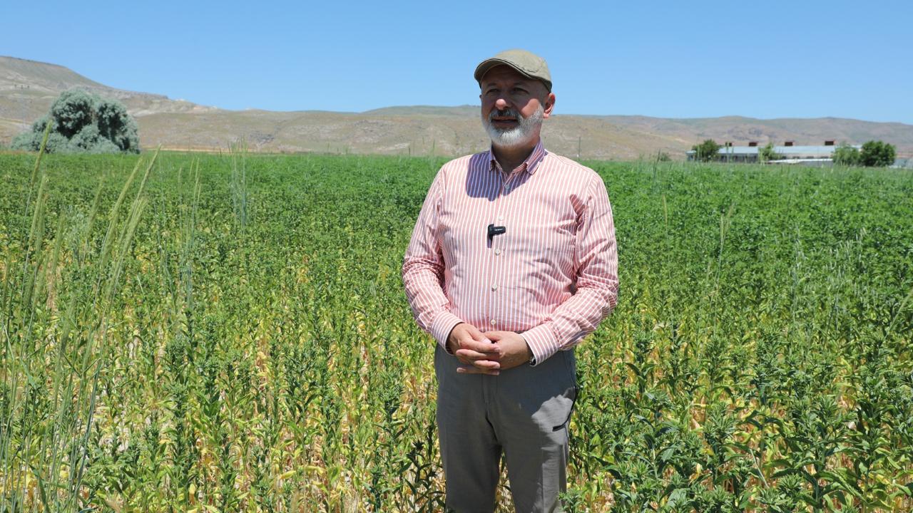 ÇOLAKBAYRAKDAR: “TOPRAĞIN BEREKETİNİ AİLELERİMİZLE PAYLAŞIYORUZ”