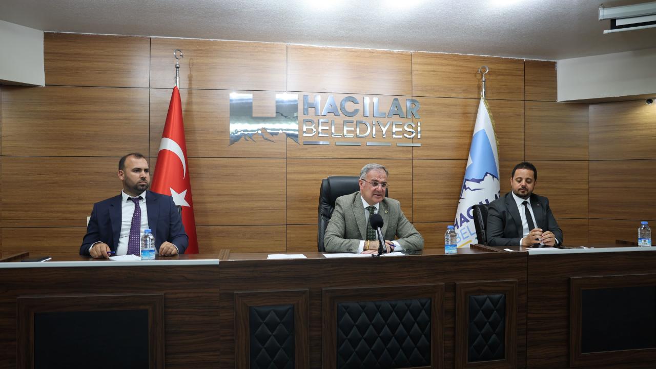 “HACILAR HER GÜN GELİŞİYOR, HER GÜN BÜYÜYOR”