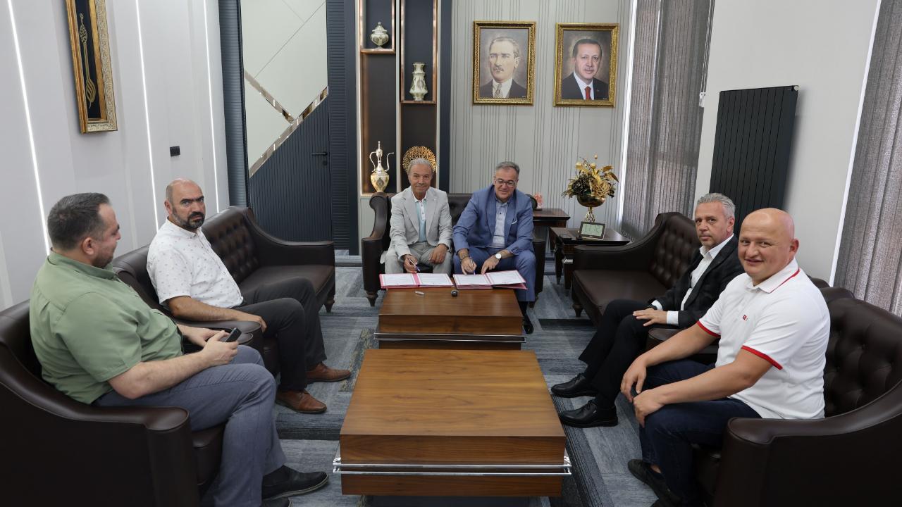 HACILAR'DA KIYAFETLER UMUDA DÖNÜŞECEK