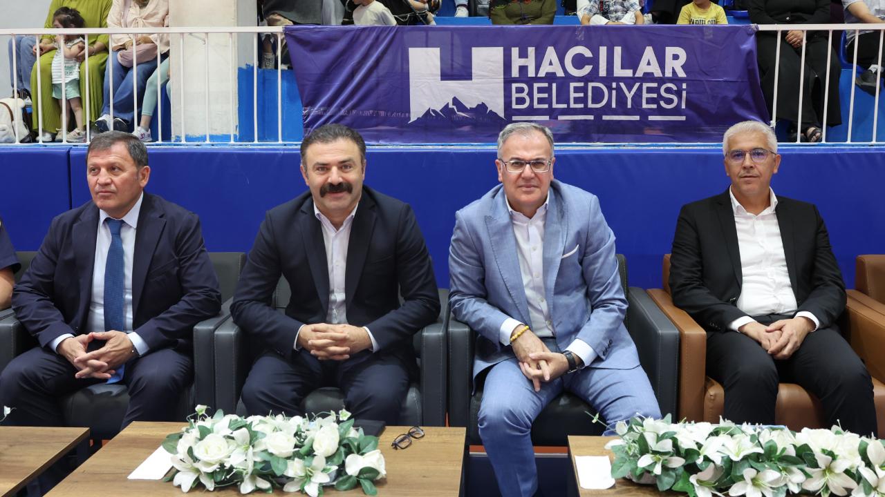 “HEDEFİMİZ, BİNLERCE GENCİ SPORLA BULUŞTURMAK”