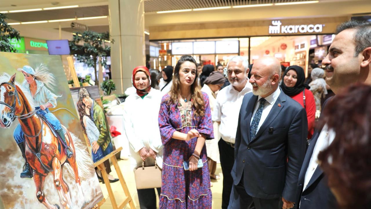 KOCASİNAN AKADEMİ’DEN GÖZ KAMAŞTIRAN YIL SONU SERGİSİ