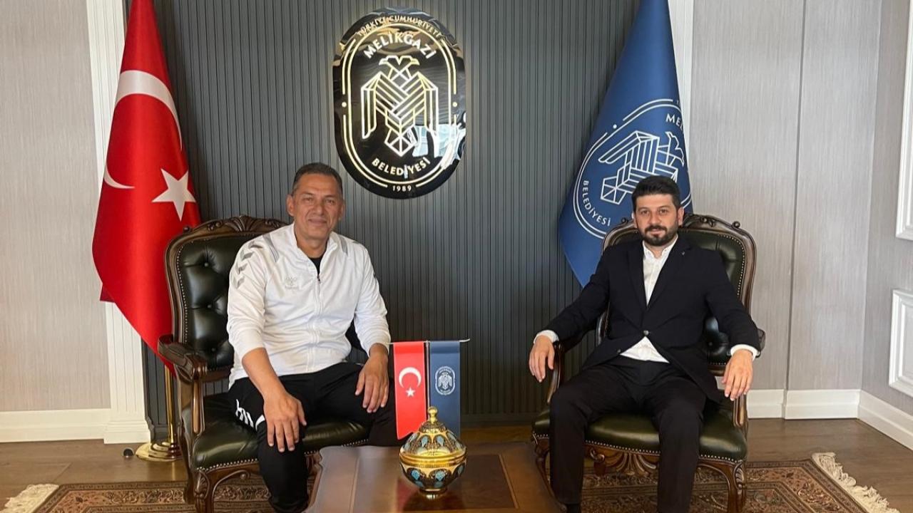 KOCASİNAN ŞİMŞEKSPOR, RASİM AYKURT İLE YENİDEN ANLAŞTI