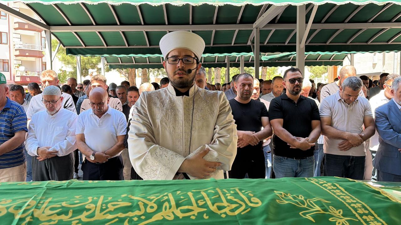 "ANNE VE BEBEĞİ YAN YANA TOPRAĞA VERİLDİ"