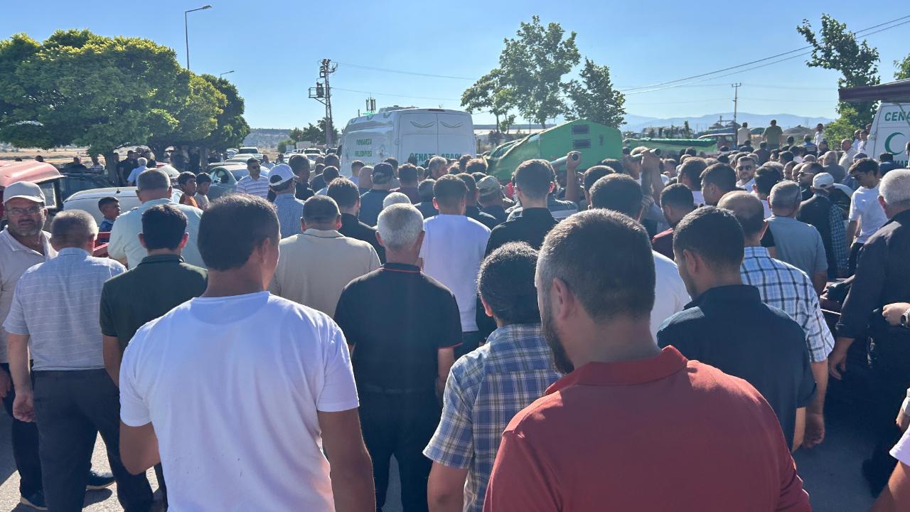 ŞÜPHELİNİN MİNİBÜSLE KAÇARKEN ÇARPTIĞI ŞAHIS TOPRAĞA VERİLDİ