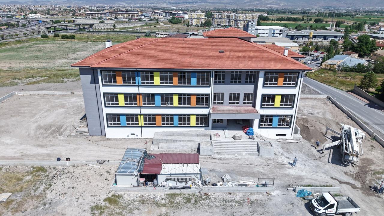ÜYÜKŞEHİR’DEN EĞİTİME GÜÇLÜ YATIRIM