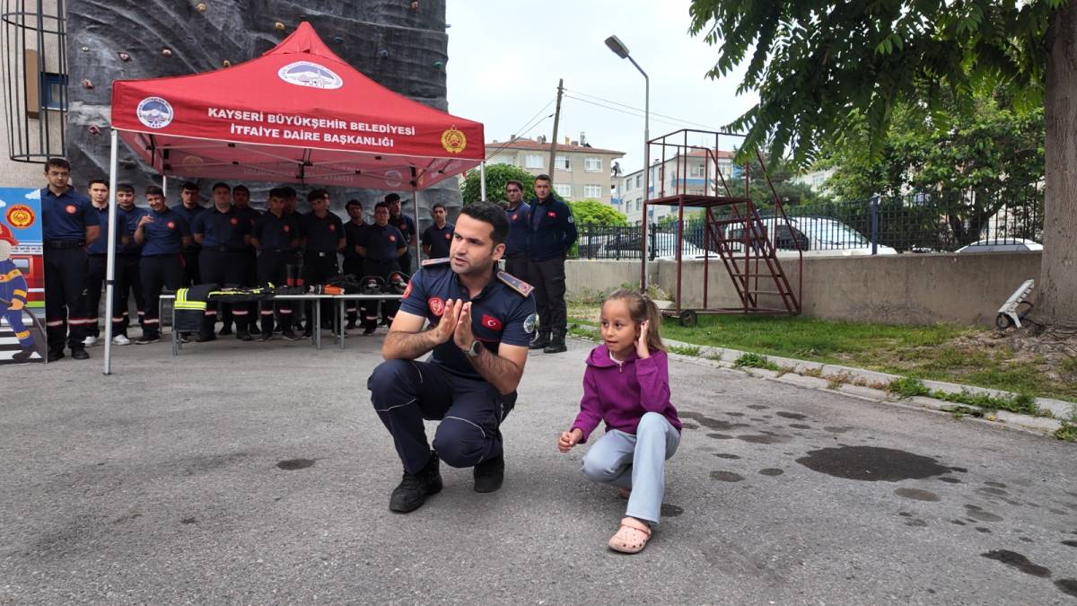 ANAOKULU ÖĞRENCİLERİNE AFETLERE HAZIRLIK EĞİTİMİ
