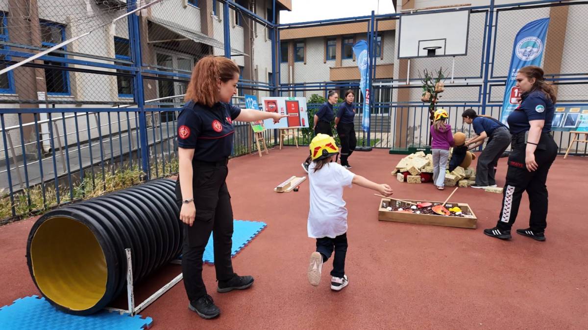 ANAOKULU ÖĞRENCİLERİNE AFETLERE HAZIRLIK EĞİTİMİ