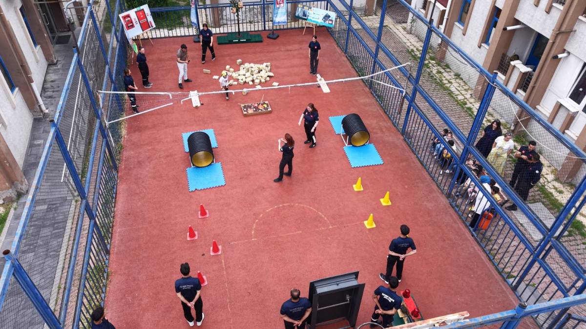 ANAOKULU ÖĞRENCİLERİNE AFETLERE HAZIRLIK EĞİTİMİ