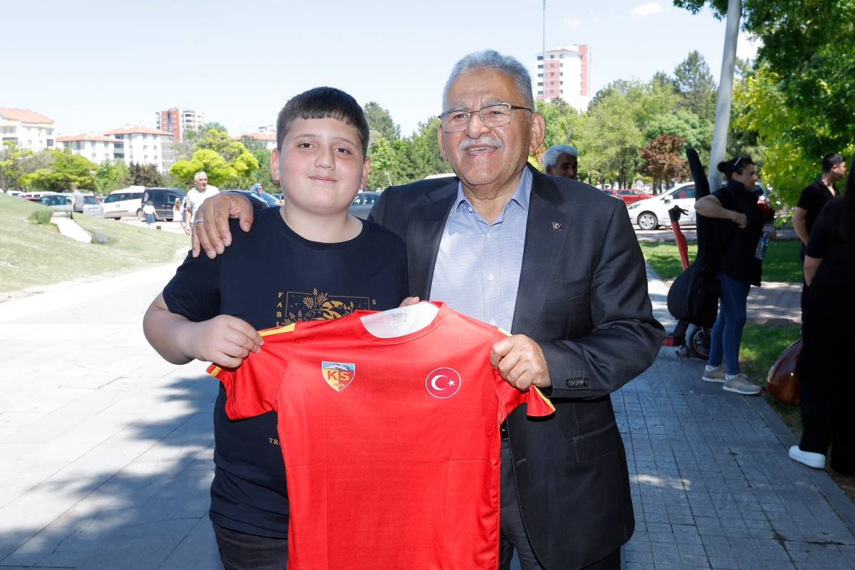 BÜYÜKKILIÇ, MİNİK SANATÇILARLA BULUŞTU