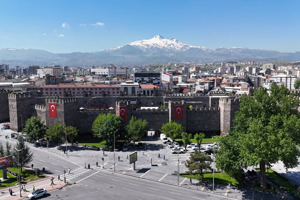 BÜYÜKKILIÇ, MÜLHEM KAYSERİ MUTFAĞI’NI TANITTI
