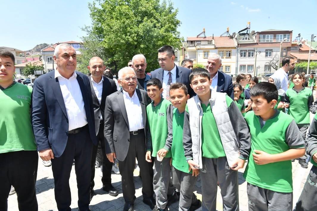BÜYÜKKILIÇ’TAN BAHAR COŞKUSUNA YAKIN İLGİ