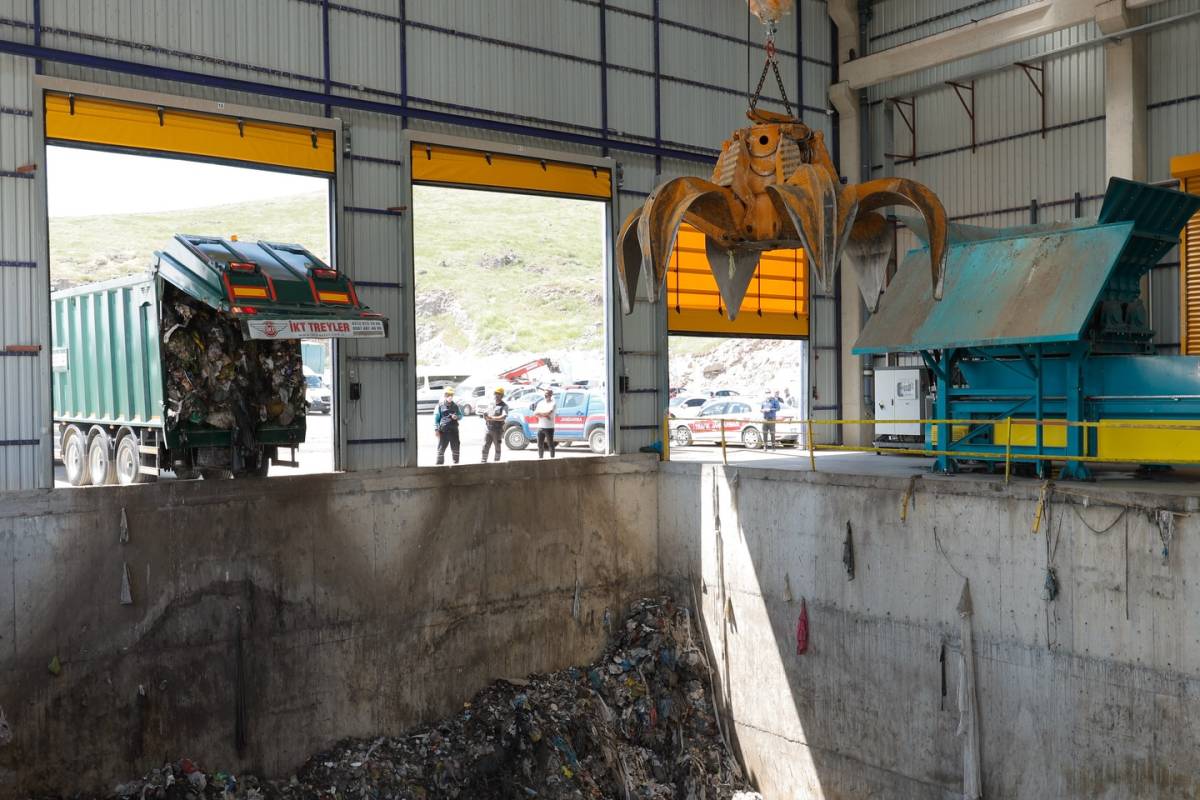 BÜYÜKŞEHİR'İN MEKANİK AYIRMA VE ATY ÜRETİM TESİSİ AÇILDI