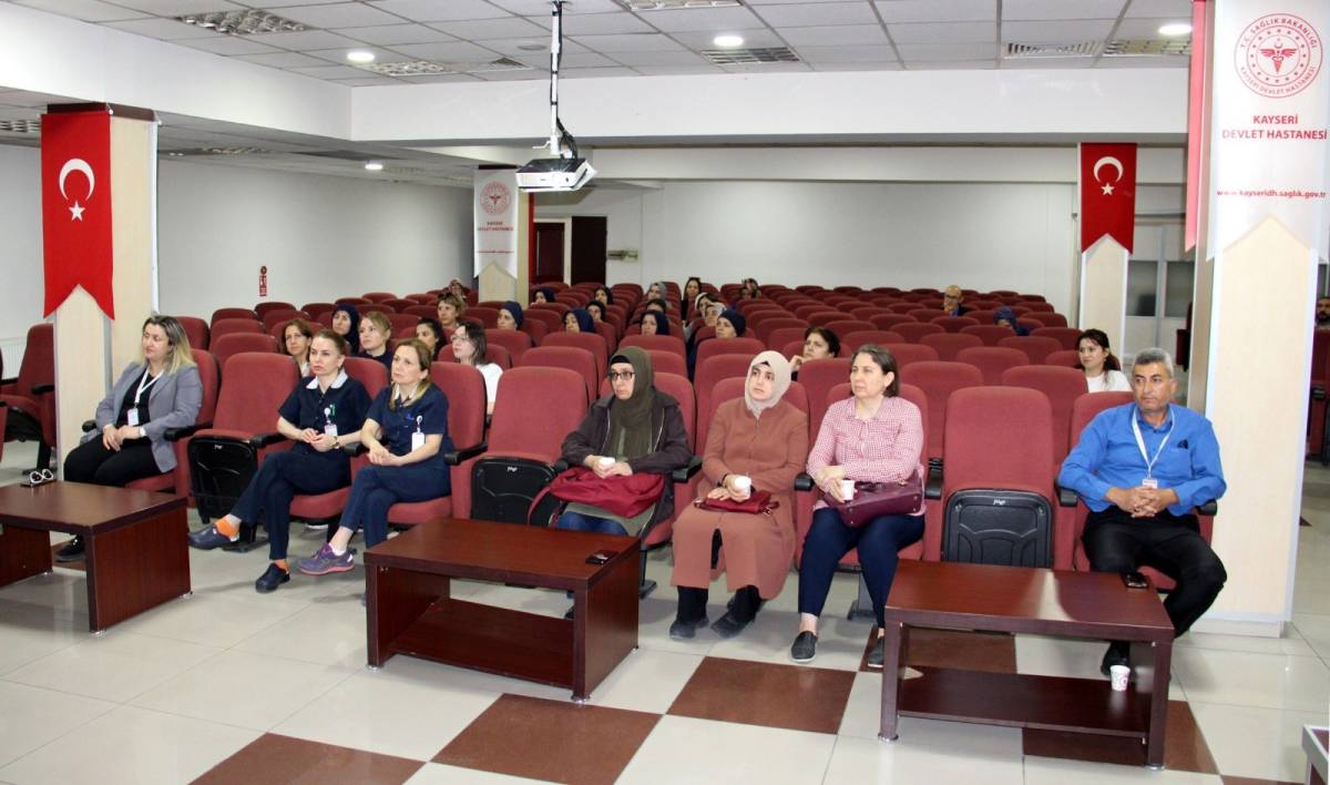 HASTANE PERSONELİNE 'CİLT KANSERİ FARKINDALIK EĞİTİMİ' VERİLDİ