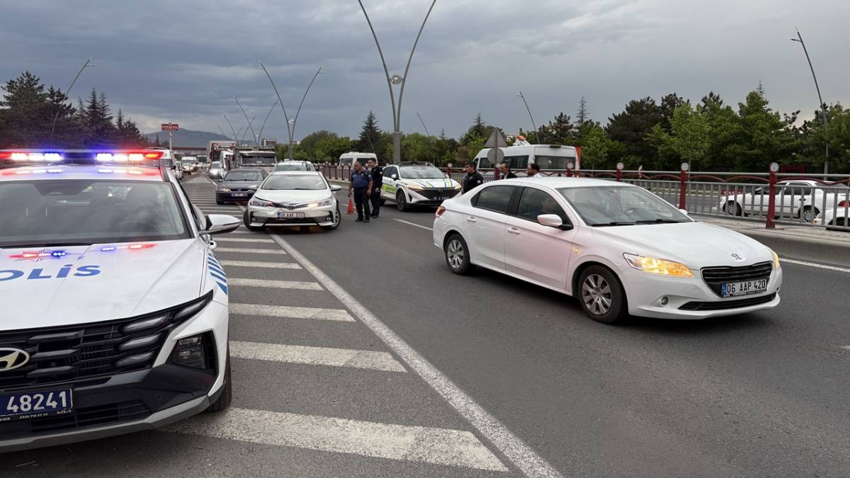 4 OTOMOBİL ÇARPIŞTI