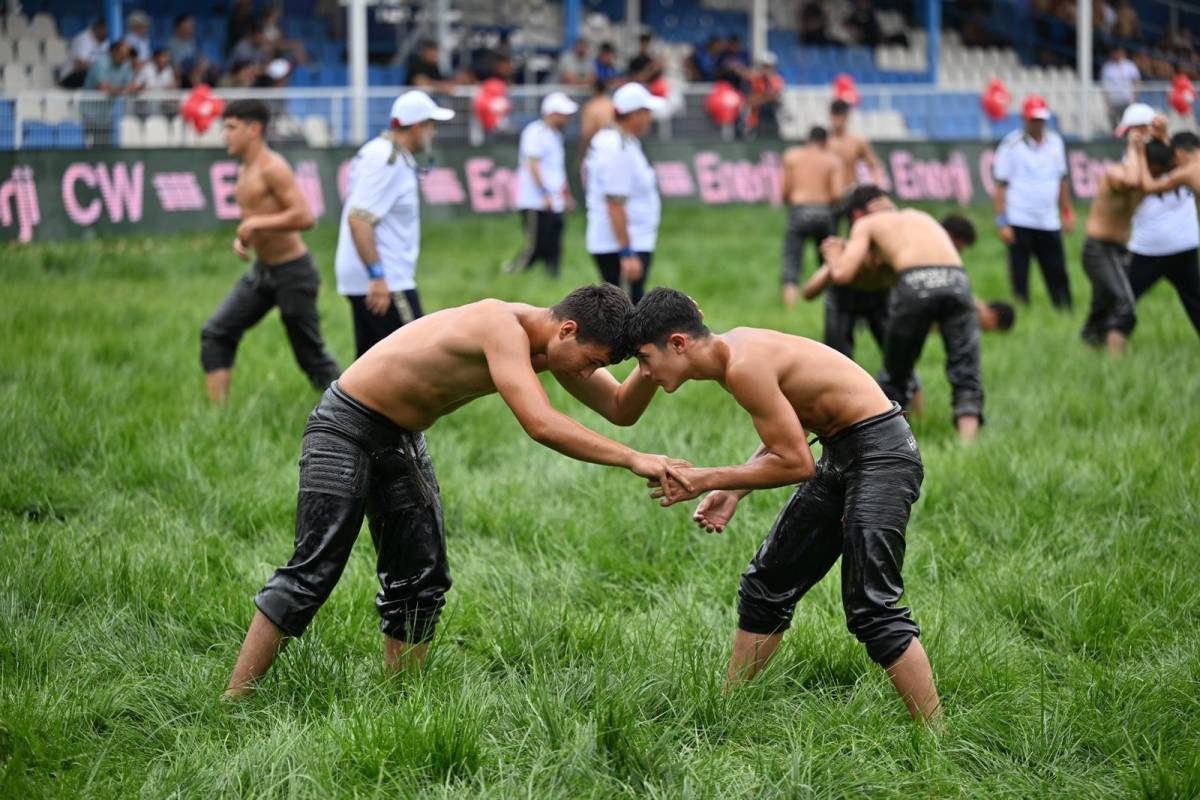 BİN 567 PEHLİVAN ALTIN KEMER İÇİN KOL BAĞLADI