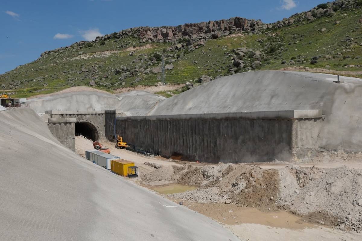 BÜYÜKKILIÇ VE AKAR’DAN YHT İNCELEMESİ