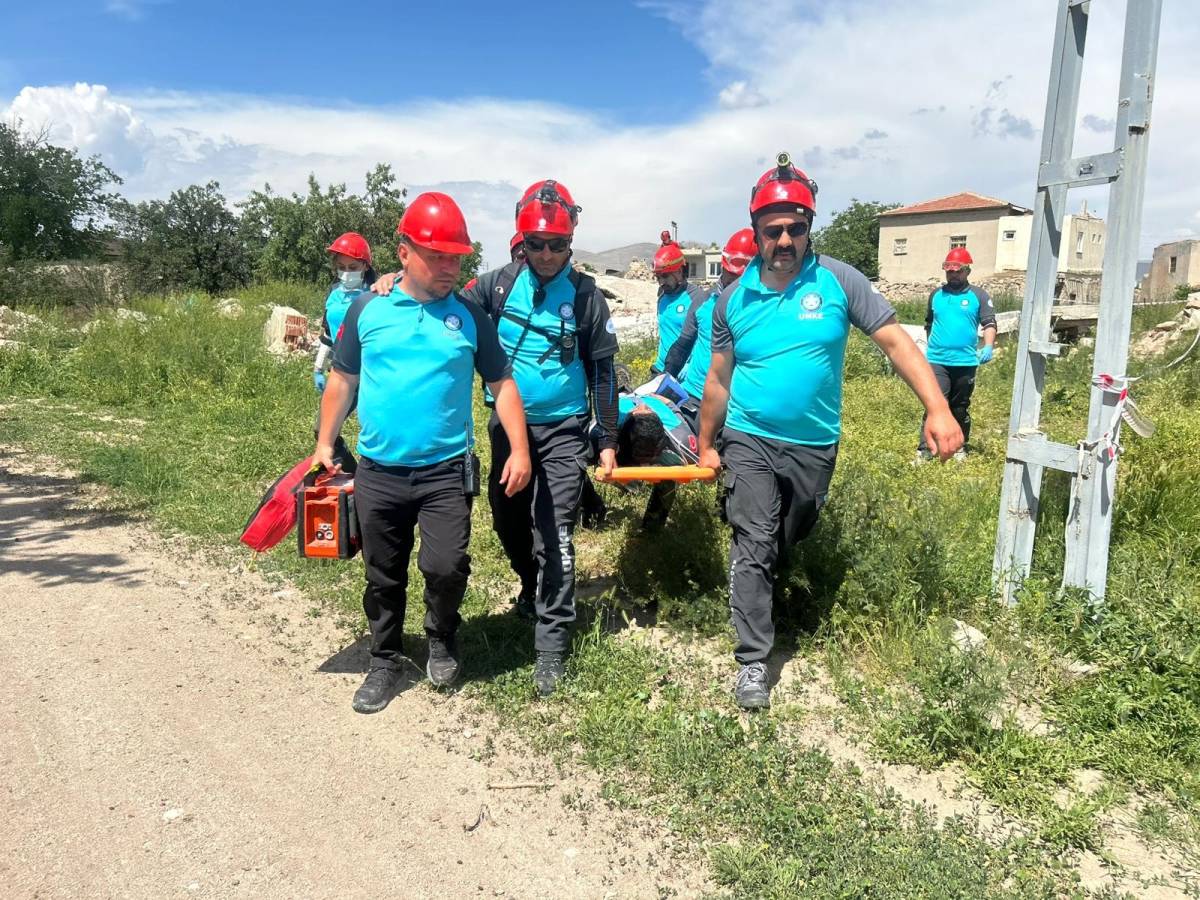 MEDİKAL KURTARMA UYGULAMALARI EĞİTİMİNİ TAMAMLADI