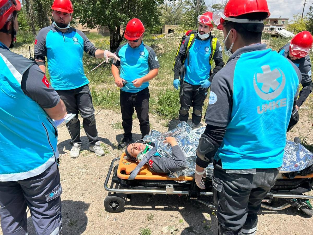 MEDİKAL KURTARMA UYGULAMALARI EĞİTİMİNİ TAMAMLADI