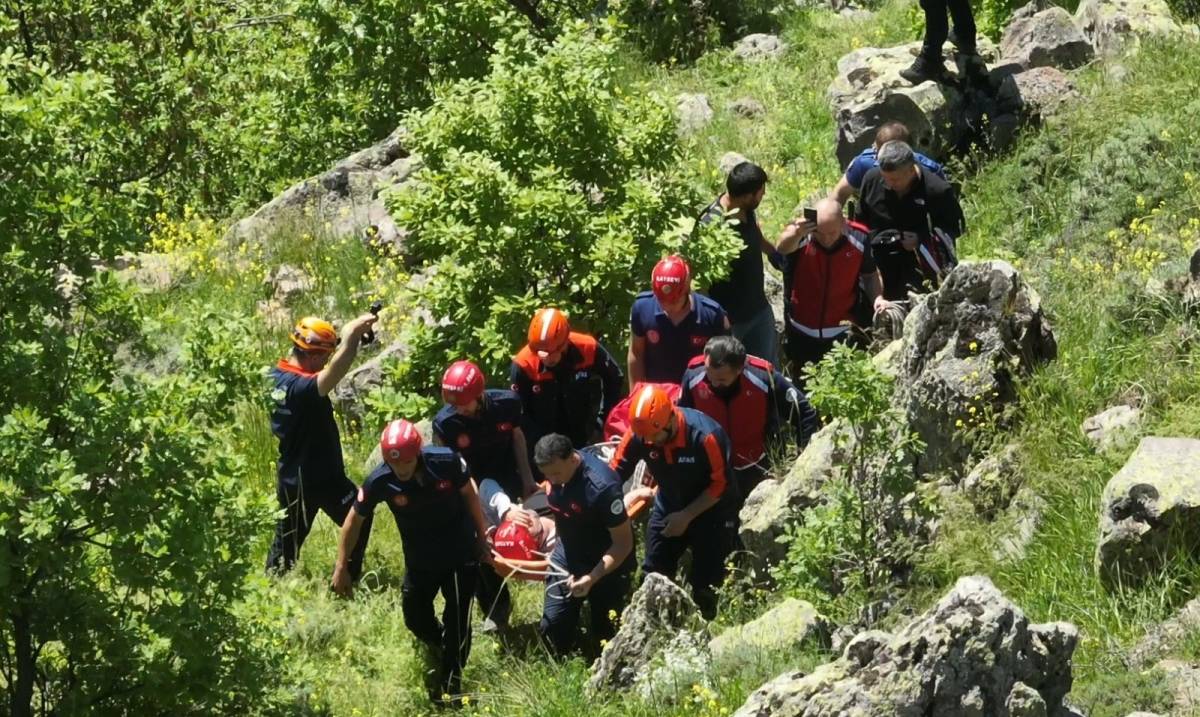 KAYALIKLARDAN DÜŞEN ŞAHIS YARALANDI