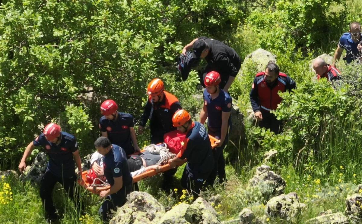 KAYALIKLARDAN DÜŞEN ŞAHIS YARALANDI