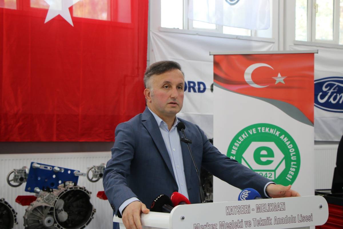 MESLEK LİSESİNE 'OTOMOTİV EĞİTİM LABORATUVARI'