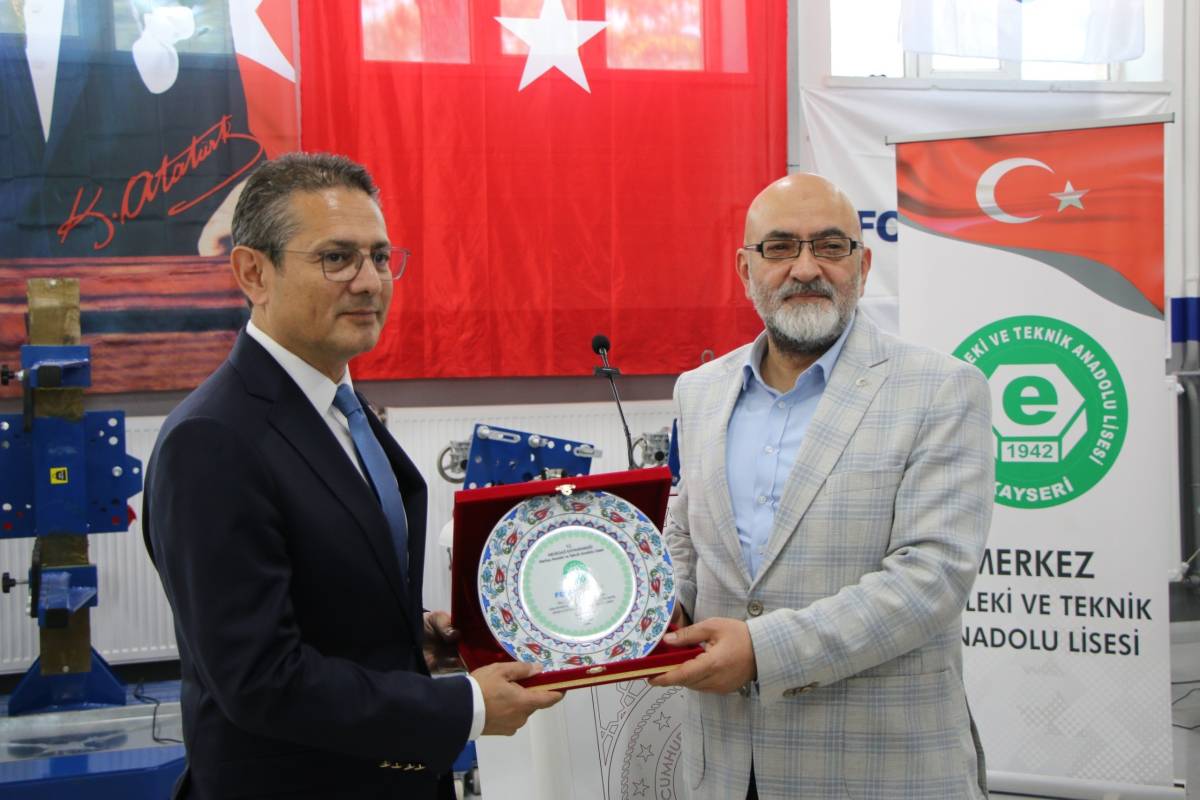 MESLEK LİSESİNE 'OTOMOTİV EĞİTİM LABORATUVARI'