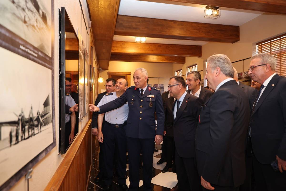 2. HAVA BAKIM FABRİKA MÜDÜRLÜĞÜ 100. YIL RESİM SERGİSİ AÇILDI