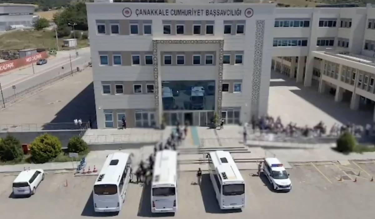 GÖÇMEN KAÇAKÇILIĞI YAPAN SUÇ ÖRGÜTÜ ÇÖKERTİLDİ