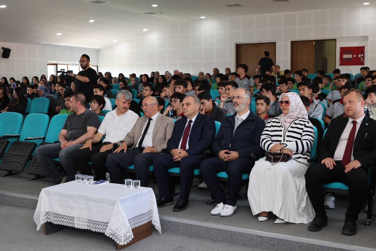 ALTUN, DEVELİ’DE ÖĞRENCİLER İLE BULUŞTU