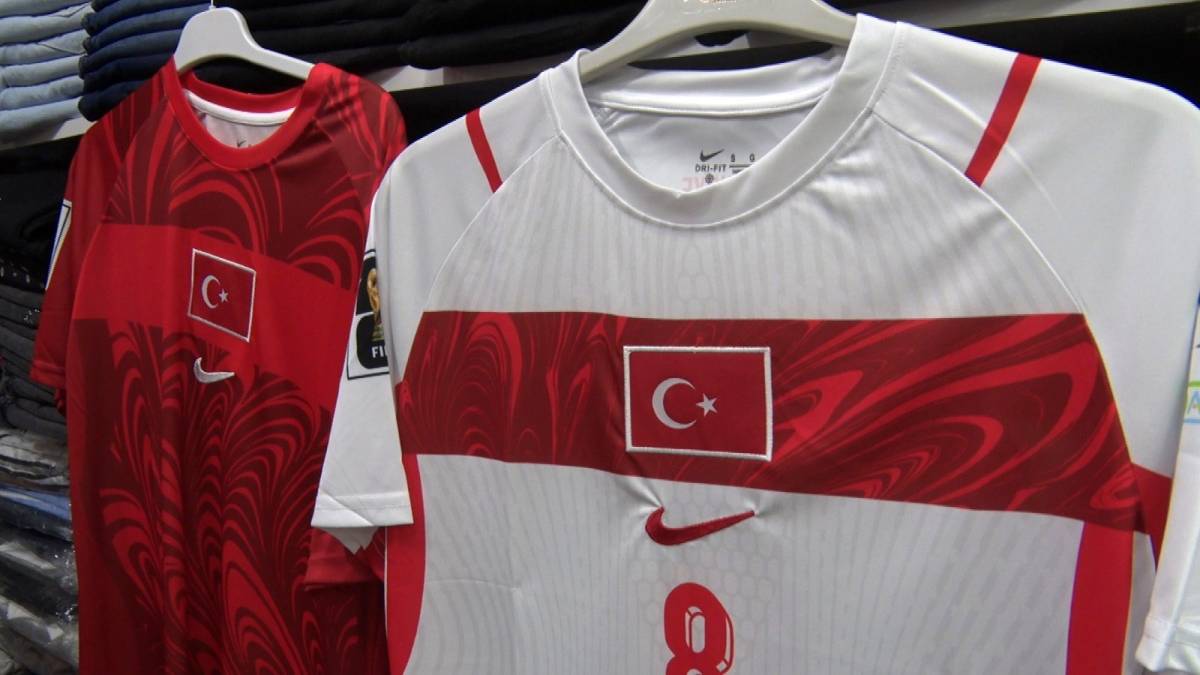 MİLLİ FORMA YOK SATIYOR