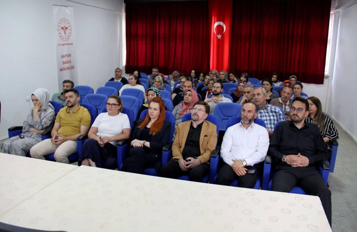 ‘ÇOCUKLARDA SINAV KAYGISINA YAKLAŞIM’ EĞİTİMİ VERİLDİ