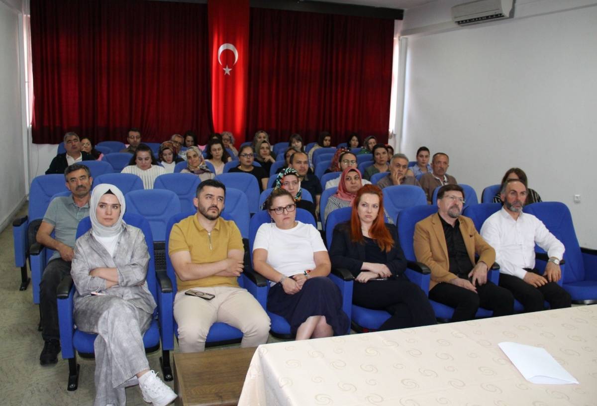 ‘ÇOCUKLARDA SINAV KAYGISINA YAKLAŞIM’ EĞİTİMİ VERİLDİ
