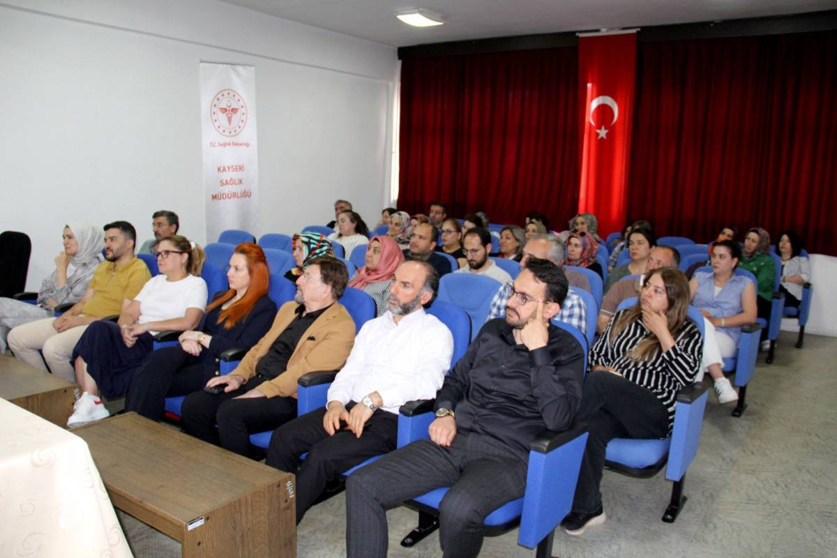 ‘ÇOCUKLARDA SINAV KAYGISINA YAKLAŞIM’ EĞİTİMİ VERİLDİ