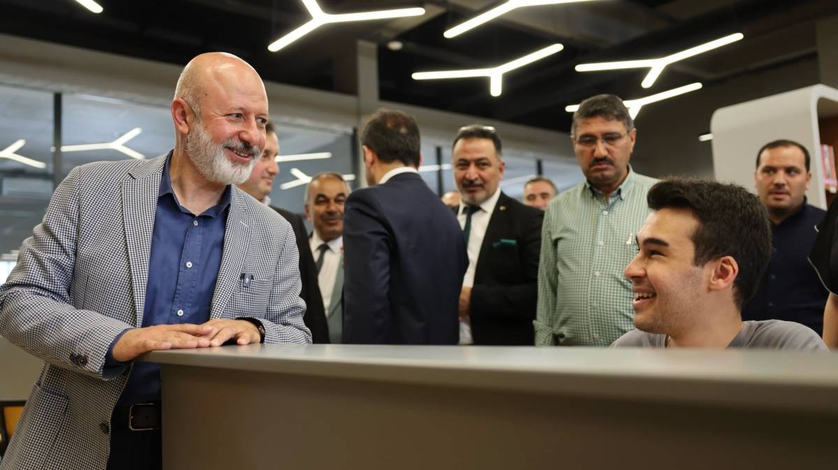 ÇOLAKBAYRAKDAR, SINAVA GİRECEK ÖĞRENCİLERE BAŞARILAR DİLEDİ