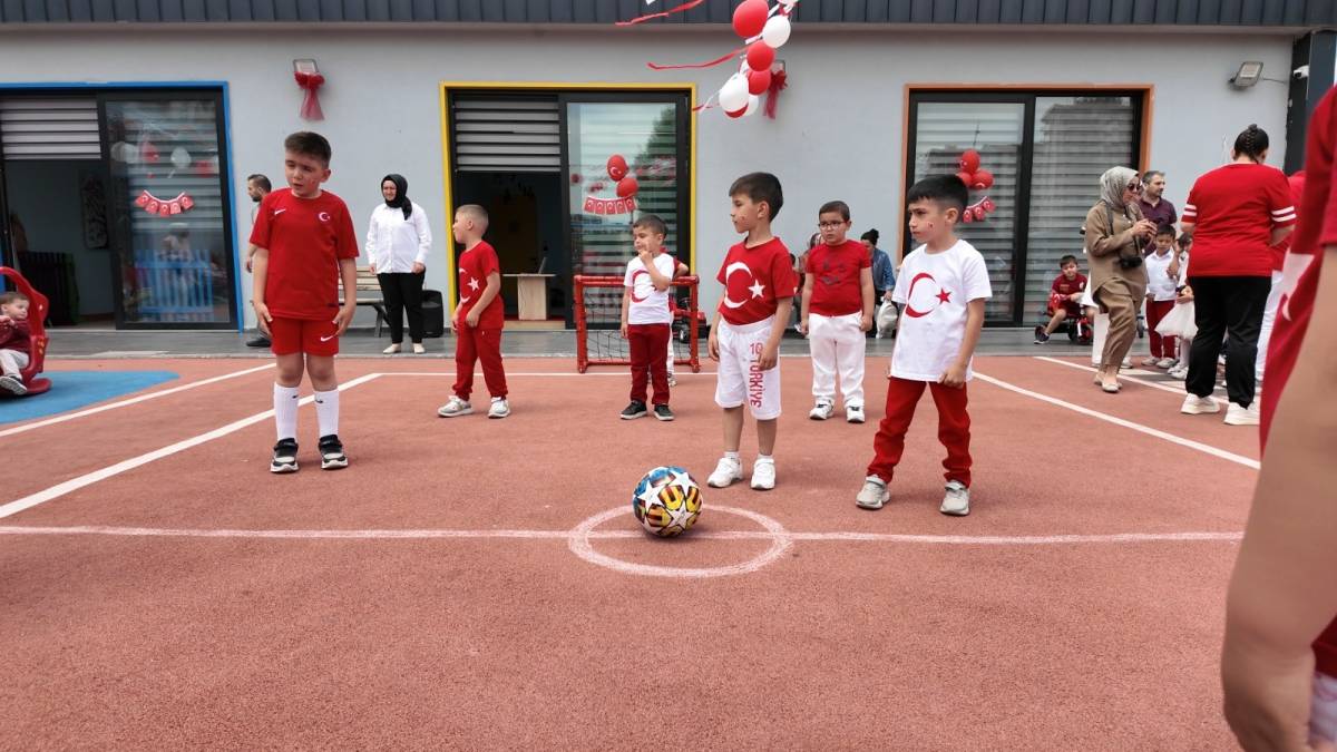 MİNİKLERDEN A MİLLİ TAKIMA YÜREKLERİ ISITAN DESTEK