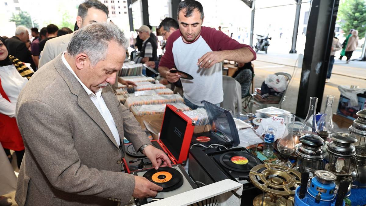 ANTİKACILAR YAZI KARŞILIYOR