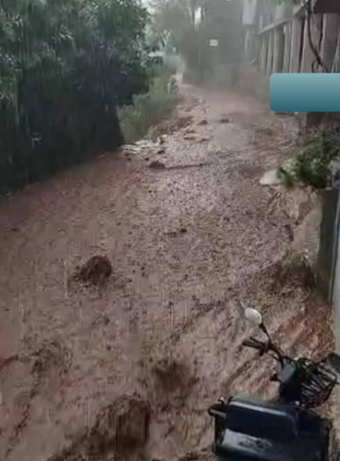 YAHYALI’DA EVLER ARAÇLAR ZARAR GÖRDÜ
