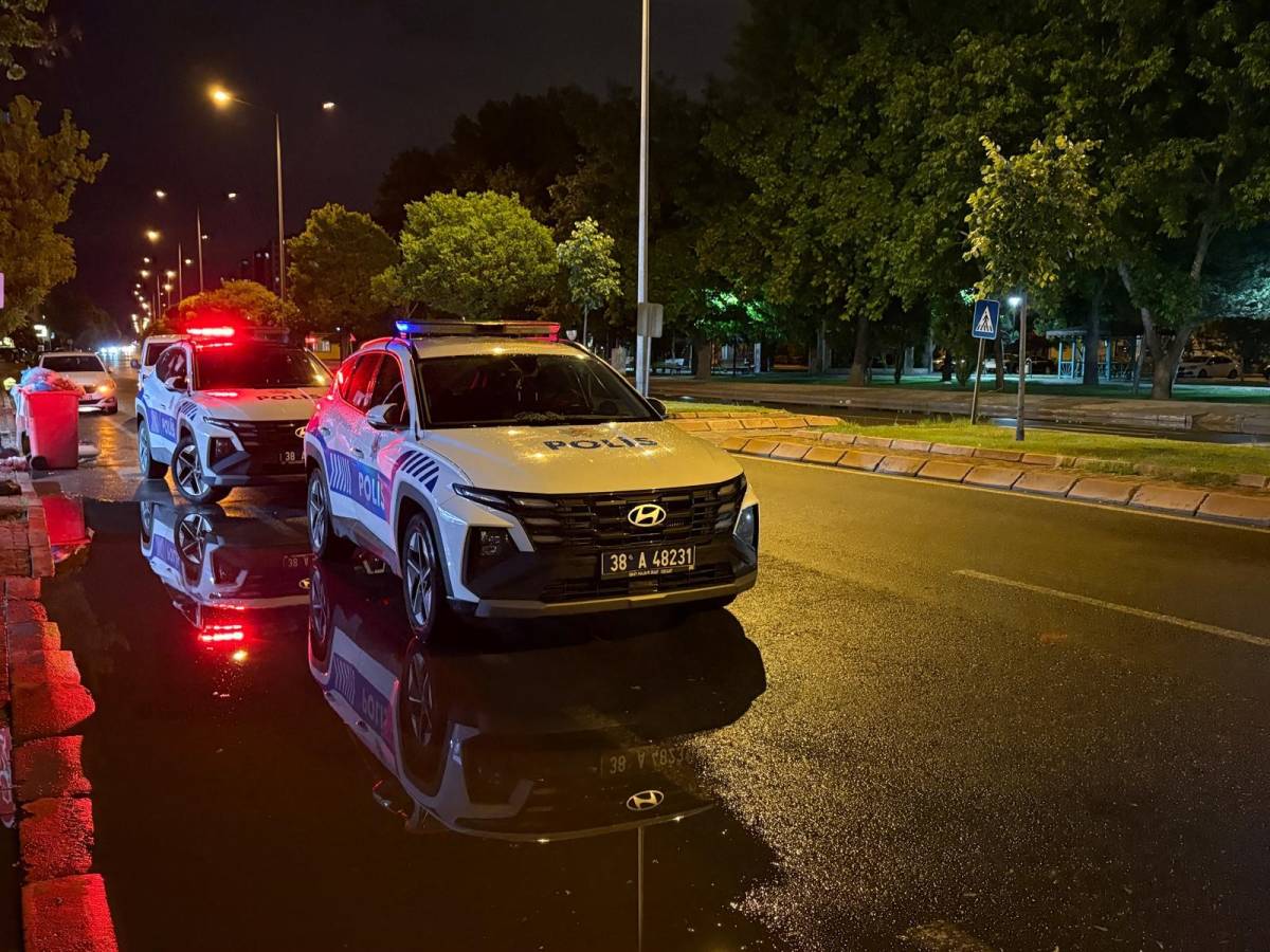 PARKTA ÇOCUKLAR ARASI BIÇAKLI KAVGA: 2 YARALI