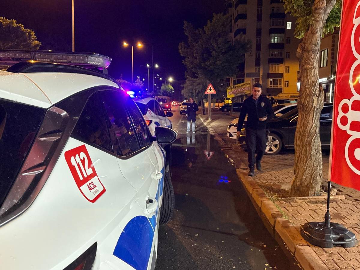PARKTA ÇOCUKLAR ARASI BIÇAKLI KAVGA: 2 YARALI